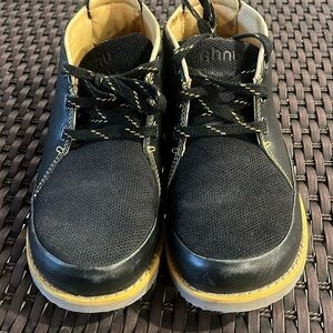 Ahnu Laced Distressed Leather chukka boots Shoe size 7.5